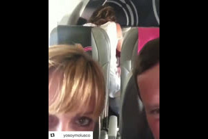 WTF En Pleno Avión Se Quitan Las Ganas