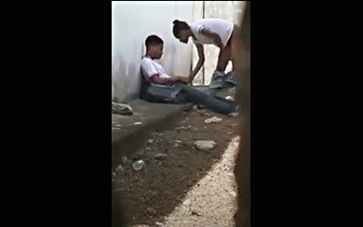 Dominicanos Son Pillados Fuera De La Universidad Follando