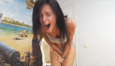 Se Cae Al Piso De Los Temblores Que Envía Sus Fanáticos