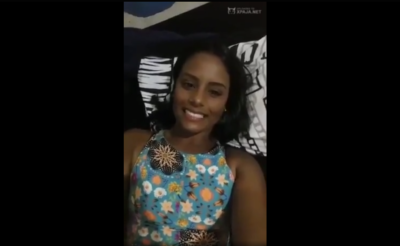 La Morena Sonríe Cada Vez Que Se Masturba