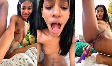 Dominican gets several squirts with her anal toys