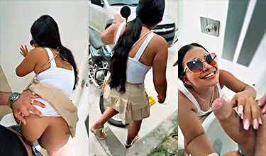 OMG En El Propio Baño Publico La Joven Lo Folla Hasta Sacarle La Leche