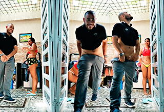 La Vecina Los Pilla Y Escapan Rápido Del Lugar Luego De Venirse